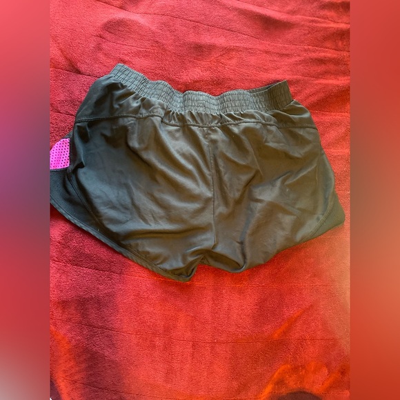 Shorts - Picture 2 of 3